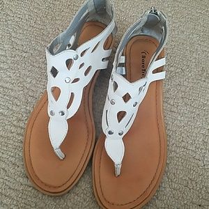 Bare Trap Sandals